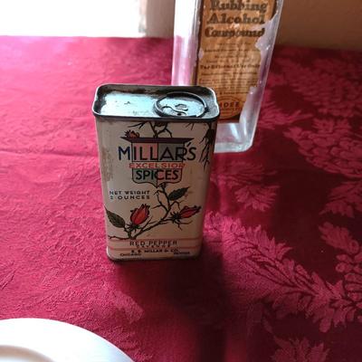 BEEFEATER & DEWAR'S ASHTRAYS, OLD SPICE TIN AND GLASS BOTTLE PLUS KEY KNIFE AND WOODEN CIGAR BOX