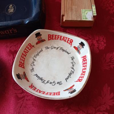 BEEFEATER & DEWAR'S ASHTRAYS, OLD SPICE TIN AND GLASS BOTTLE PLUS KEY KNIFE AND WOODEN CIGAR BOX