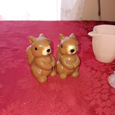 3 FACE SATIN GLASS SHAKERS PLUS OTHER VINTAGE SHAKERS