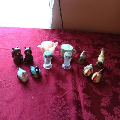 3 FACE SATIN GLASS SHAKERS PLUS OTHER VINTAGE SHAKERS