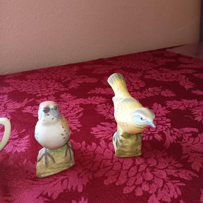 3 FACE SATIN GLASS SHAKERS PLUS OTHER VINTAGE SHAKERS