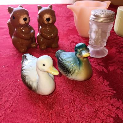 3 FACE SATIN GLASS SHAKERS PLUS OTHER VINTAGE SHAKERS