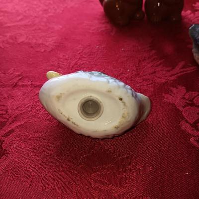 3 FACE SATIN GLASS SHAKERS PLUS OTHER VINTAGE SHAKERS