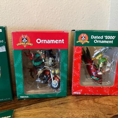 LOONEY TUNES ORNAMENTS