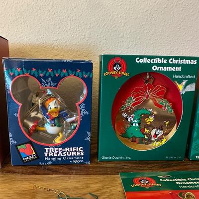 LOONEY TUNES ORNAMENTS