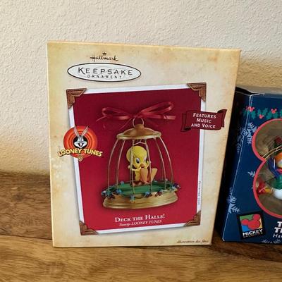 LOONEY TUNES ORNAMENTS