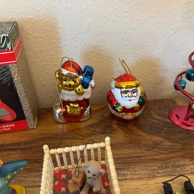LARGE ASSORTMENT OF ORNAMENTS