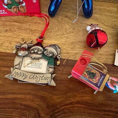 LARGE ASSORTMENT OF ORNAMENTS