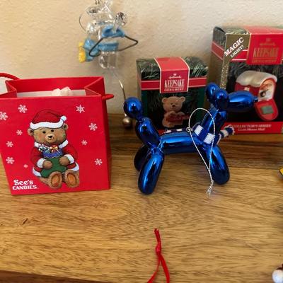 LARGE ASSORTMENT OF ORNAMENTS