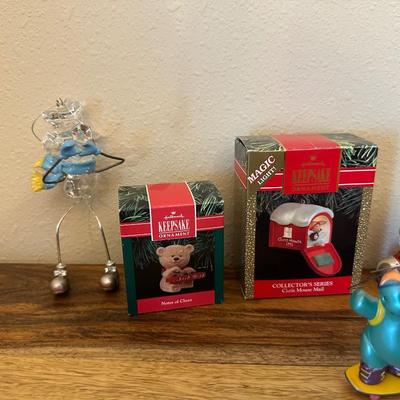 LARGE ASSORTMENT OF ORNAMENTS