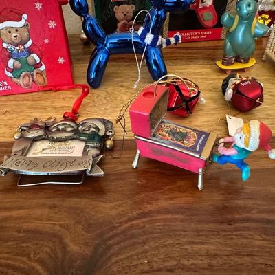 LARGE ASSORTMENT OF ORNAMENTS