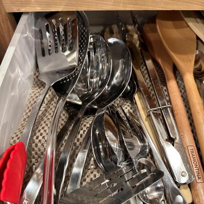 CUTLERY AND KITCHEN UTENSILS