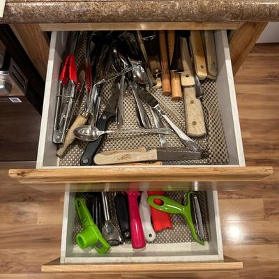 CUTLERY AND KITCHEN UTENSILS