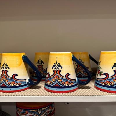 COLORFUL DINNERWARE