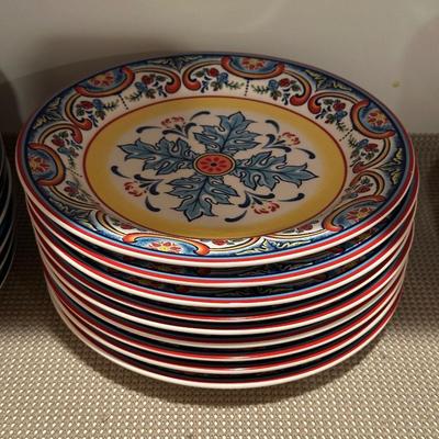 COLORFUL DINNERWARE