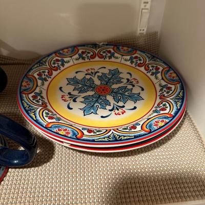 COLORFUL DINNERWARE