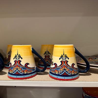 COLORFUL DINNERWARE