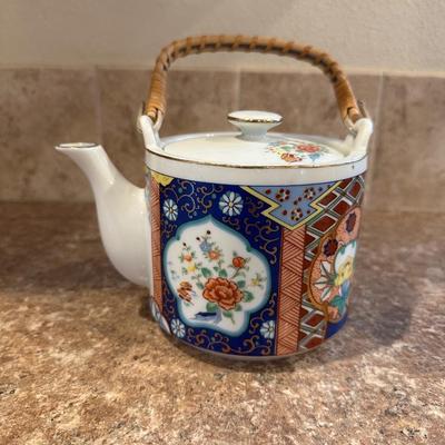 TEAPOT, CHOPSTICKS, TEABAG JAR AND 2 SAKI CUPS