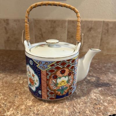 TEAPOT, CHOPSTICKS, TEABAG JAR AND 2 SAKI CUPS