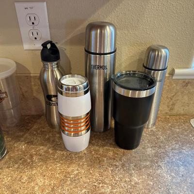 THERMOSES AND TRAVEL CUPS