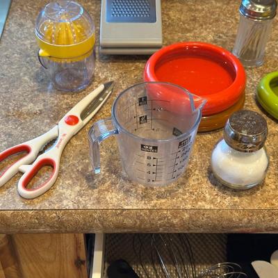 KITCHEN UTENSILS AND SHAKERS