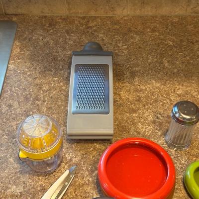 KITCHEN UTENSILS AND SHAKERS