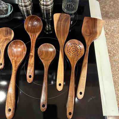 NICE COLLECTION OF KITCHEN ITEMS