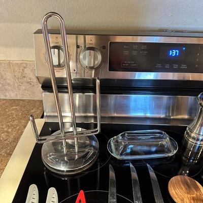 NICE COLLECTION OF KITCHEN ITEMS