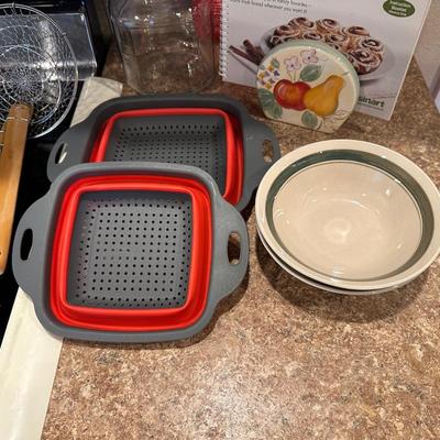 A GREAT COLLECTION OF KITCHEN ITEMS
