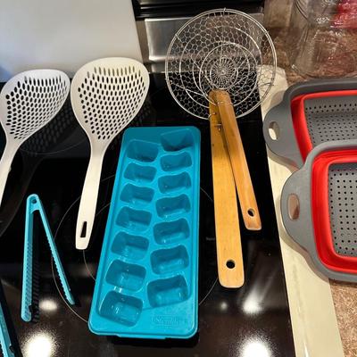 A GREAT COLLECTION OF KITCHEN ITEMS
