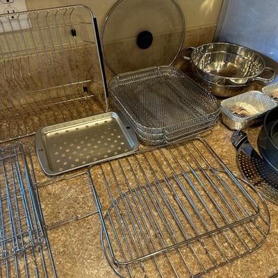 LARGE ASSORTMENT OF BAKEWARE