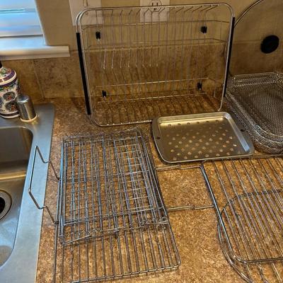 LARGE ASSORTMENT OF BAKEWARE