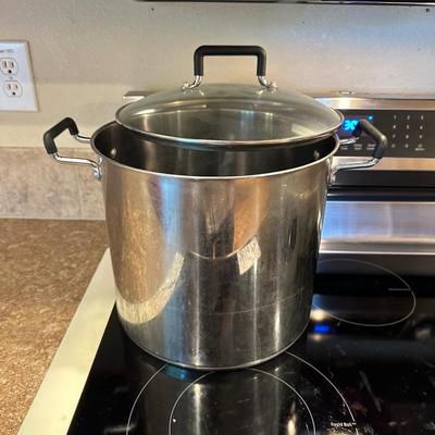 STOCK POTS AND AN ELECTRIC FRYING PAN