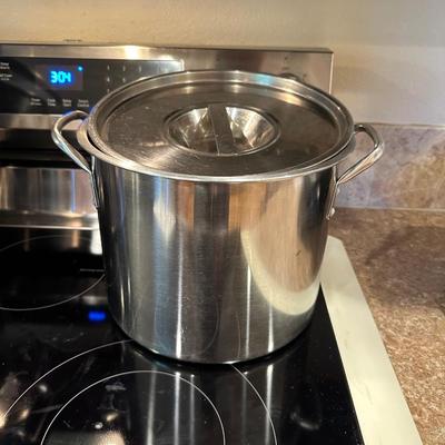 STOCK POTS AND AN ELECTRIC FRYING PAN