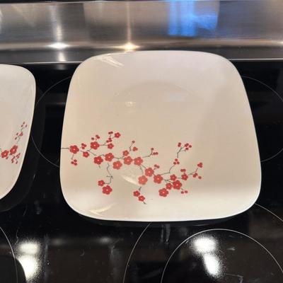 4 PIECE CORELLE DINNERWARE FOR 8 PEOPLE (ONLY 1 SETTING PHOTOGRAPHED)