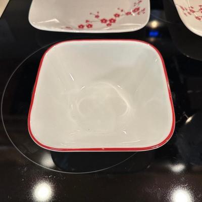 4 PIECE CORELLE DINNERWARE FOR 8 PEOPLE (ONLY 1 SETTING PHOTOGRAPHED)