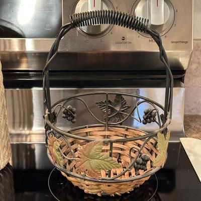 HOME DECOR AND SERVING PIECES