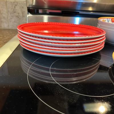 PLASTIC DINNERWARE