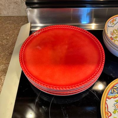 PLASTIC DINNERWARE