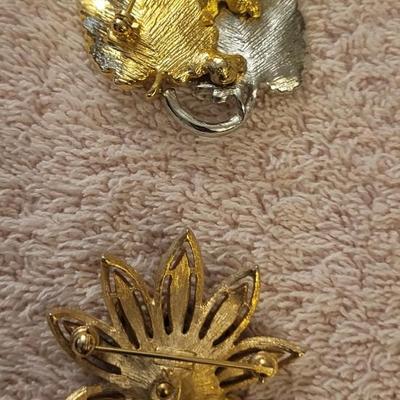 BRACELETS AND BROOCHES