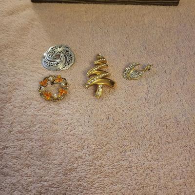 MONET, GERRYS AND 2 OTHER BROOCHES