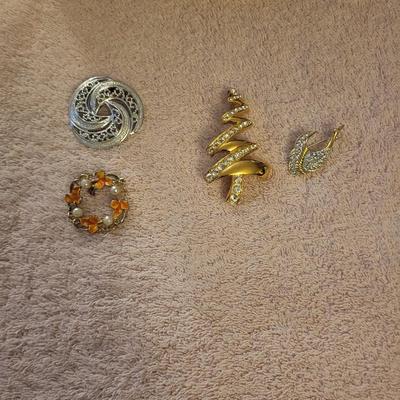 MONET, GERRYS AND 2 OTHER BROOCHES
