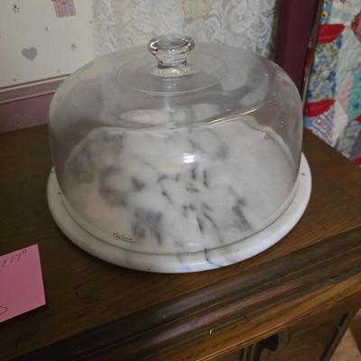 Cake dome with marble bottom