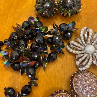 Miscellaneous vintage jewelry that need repair