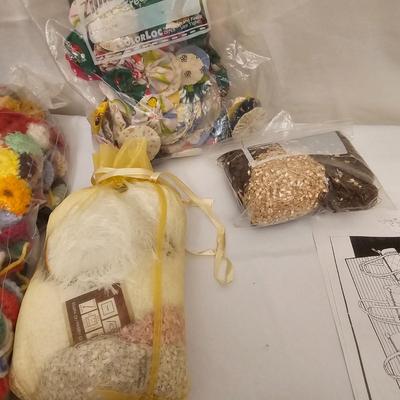 Fabric Pieces & Projects (GB2-JS)