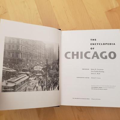 Chicago! DVD, Books and a Chicago Water Tower Print (D-KD)