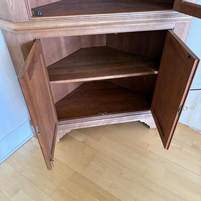 Corner Wooden Curio Cabinet with Key (E-BM)