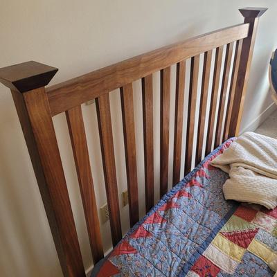Full Size Wooden Bed Frame and Bedding (BR1-EL)