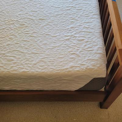 Full Size Wooden Bed Frame and Bedding (BR1-EL)