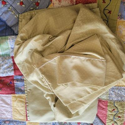 Full Size Wooden Bed Frame and Bedding (BR1-EL)
